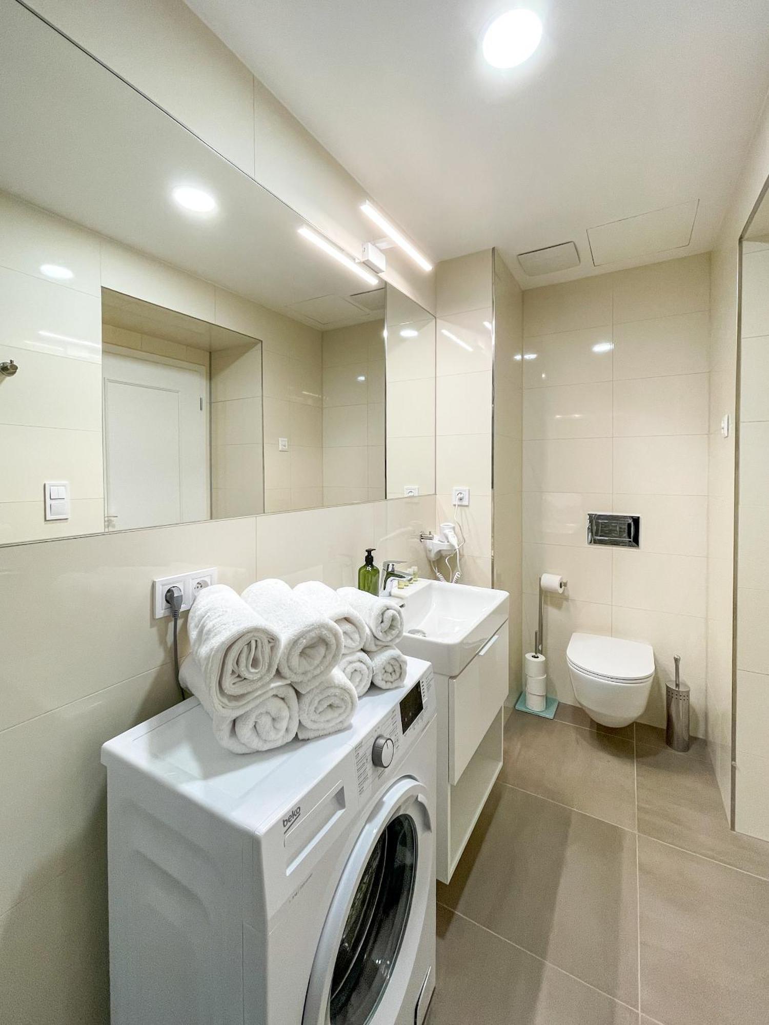 Rasinovo Nabrezi - Riverside Residence ปราก ภายนอก รูปภาพ