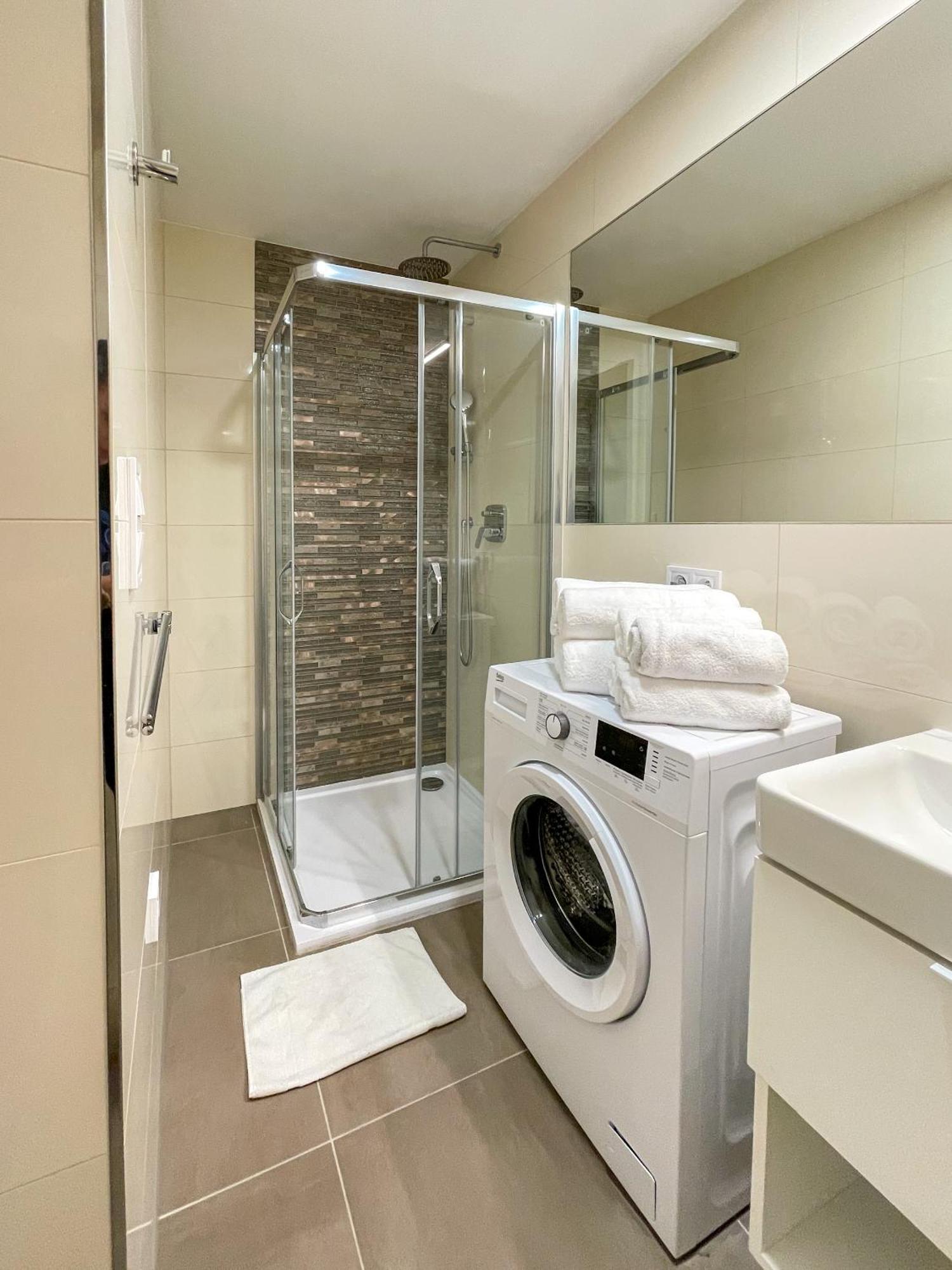 Rasinovo Nabrezi - Riverside Residence ปราก ภายนอก รูปภาพ